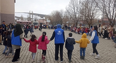 Ağrı Gençlik Merkezi gönüllüleri miniklerle buluştu