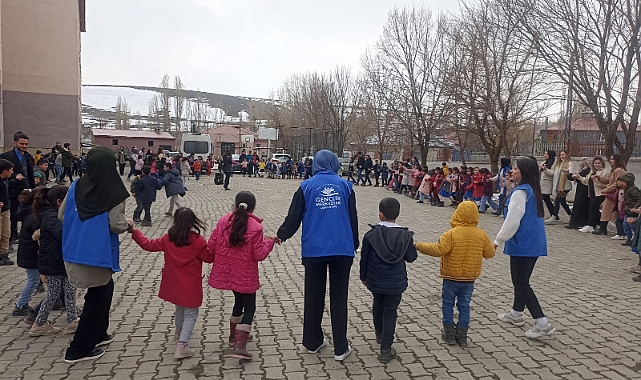 Ağrı Gençlik Merkezi gönüllüleri miniklerle buluştu