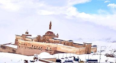 (Videolu Haber)Ağrı'nın gözdesi: İshak Paşa Sarayı'na yoğun ilgi