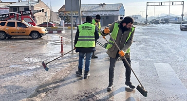 Ağrı sokaklarında temizlik çalışması devam ediyor