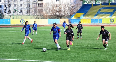 Vali eşinden, Ağrının Kızlarına Tam Destek