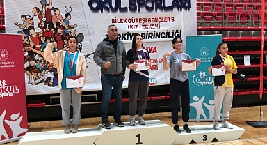 Ağrılı öğrencilerden bir başarı daha