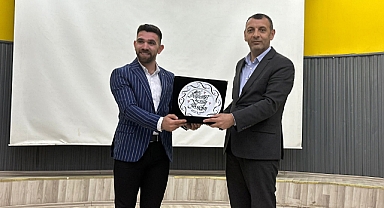 AK Parti Adayı Aydın, Ağrılı gençlerle bir araya geldi