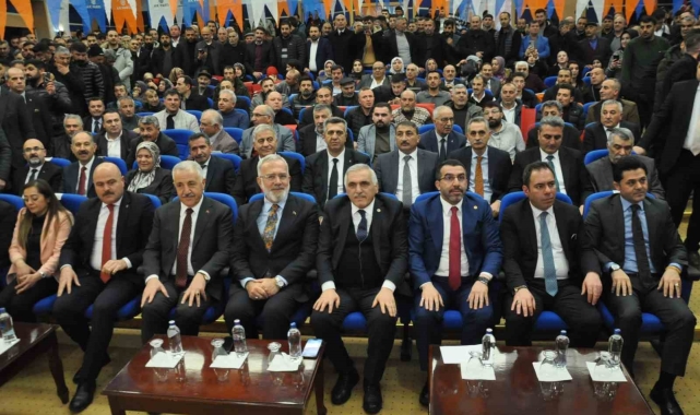 AK Parti Kars'ta belediye başkan adaylarını tanıttı
