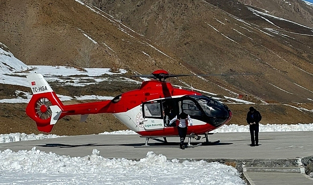 Ambulans helikopter hamile kadın için havalandı