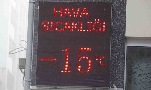 Ardahan eksi 18,6 derece ile buz tuttu