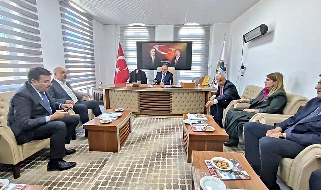 Bakan Özhaseki, Doğanşehir Belediyesi'ni ziyaret etti