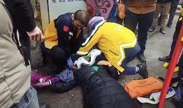 Başına buz kütlesi düşen kadın yaralandı