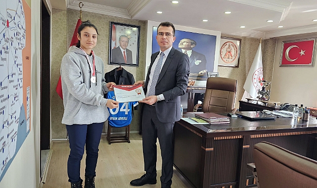 Bilek Güreşi Türkiye ikincisi Ağrılı sporcudan Kaymakam Adıbelli’ye ziyaret