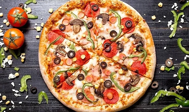 Bu tarifle usta şeflere taş çıkarın: Ağız sulandıran muhteşem Pizza tarifi