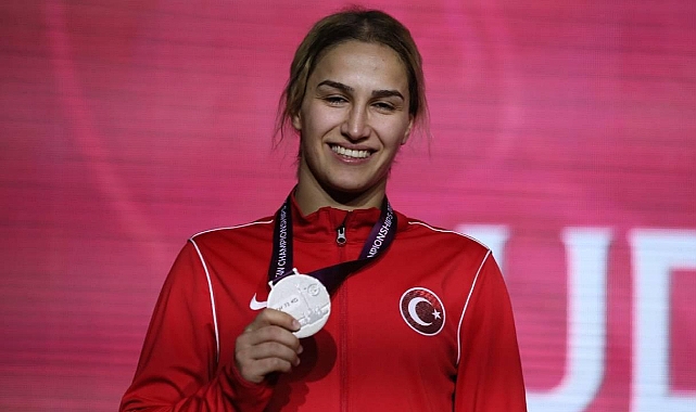 Buse Tosun Çavuşoğlu Kimdir?