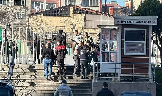 Çağlayan Adliyesinin önünde silahlı saldırıda bulunan 2 terörist etkisiz hale getirildi