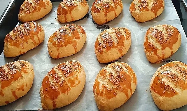 Çay demlenene kadar hazır: Herkesin yapabileceği süper Kolay Poğaça tarifi