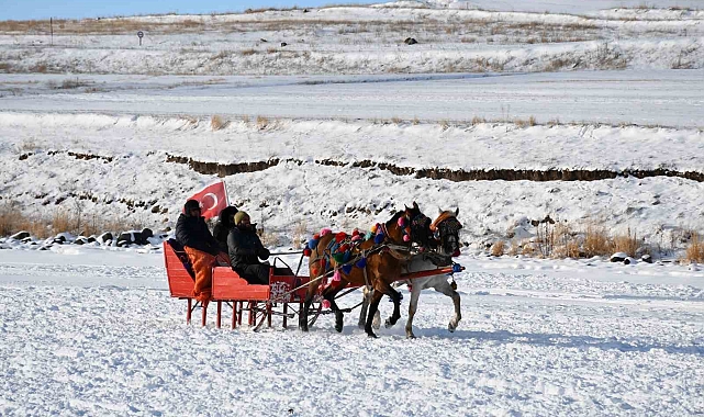 Çıldır Gölü'nde hafta sonu yoğunluğu