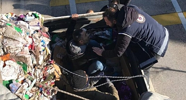 Çöp dolu tırdan 3 kaçak göçmen çıktı