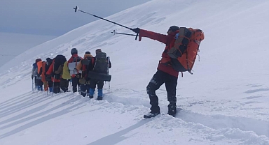 Dağcılar Süphan Dağı zirve tırmanışını tamamlayamadı