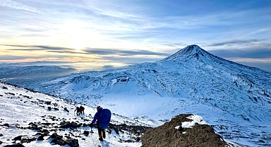 (Videolu Haber) Dağcıların gözünden, Küçük Ağrı Dağı'nın ihtişamı