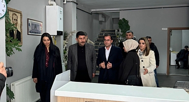 DEM Parti Belediye Eş Başkanları Patnos Ziraat Odası Başkanı Hakverdi'ye ziyarette bulundu