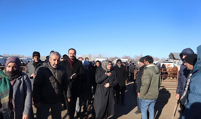 DEM Parti Erciş Belediye Başkan Adayları Halkla Buluşmada