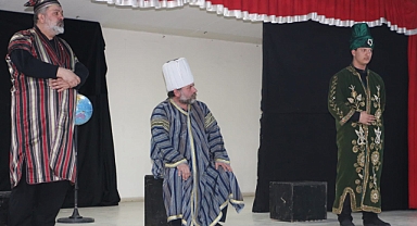 Diyadin’de “Şahidimiz Anadolu” adlı tiyatro oyunu beğeni topladı