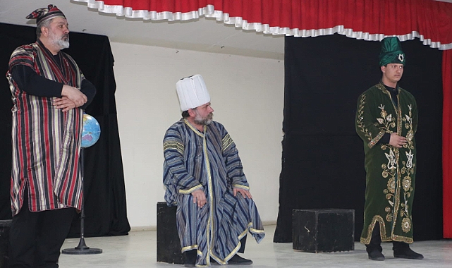 Diyadin’de “Şahidimiz Anadolu” adlı tiyatro oyunu beğeni topladı