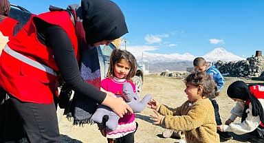 Doğubayazıt Kızılay’dan ihtiyaç sahiplerine kış yardımı