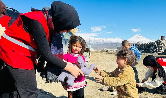 Doğubayazıt Kızılay’dan ihtiyaç sahiplerine kış yardımı