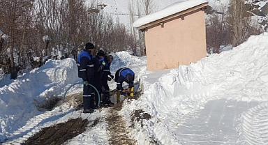 Dondurucu soğuklar 7 mahalleyi susuz bıraktı