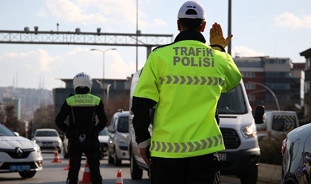 Drift yapıp trafiği tehlikeye sokan sürücüye 21 bin 468 lira para cezası