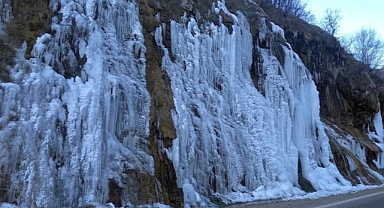 Eksi 20 derecede "Ağlayan Kayaların" gözyaşları dondu