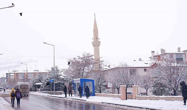 Erzurum güne karla uyandı