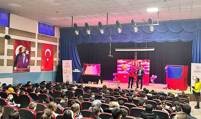 "Gülümseyin Geliyoruz" Aşkale'de çocuklarla buluştu