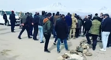 Gürbulak'ta Oluşan Kuyruk TIR Şoförlerini Çileden Çıkardı (Videolu haber)