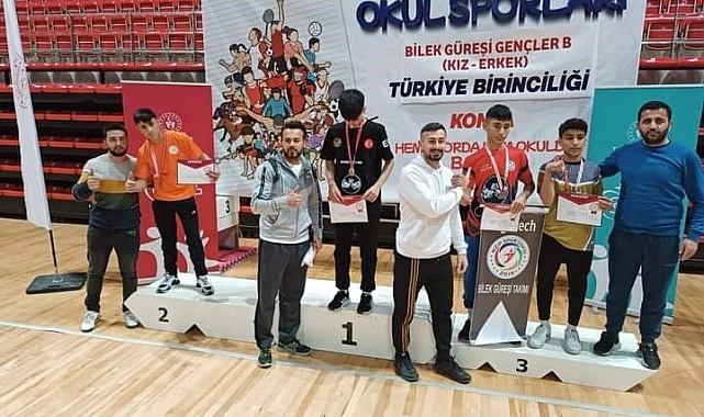 Güroymaklı öğrenci bilek güreşinde Türkiye ikincisi oldu