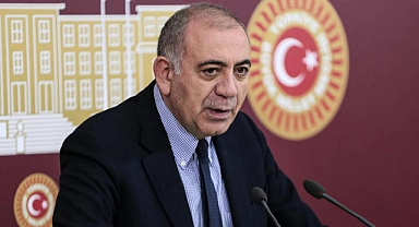 Gürsel Tekin Neden İstifa Etti? Gürsel Tekin Kimdir, Nerelidir, Kaç Yaşındadır?