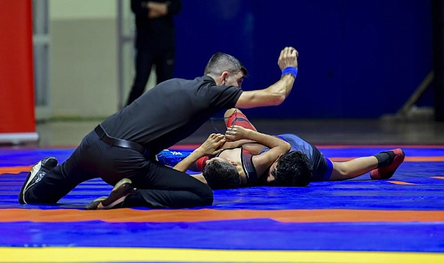 Hakkari'de okul sporları yıldızlar güreş grup müsabakaları başladı