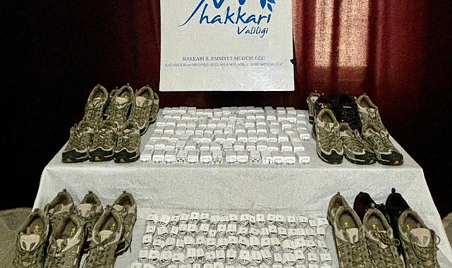 Hakkari'de kaçak 13 kilo altın ve 17 kilo uyuşturucu ele geçirildi