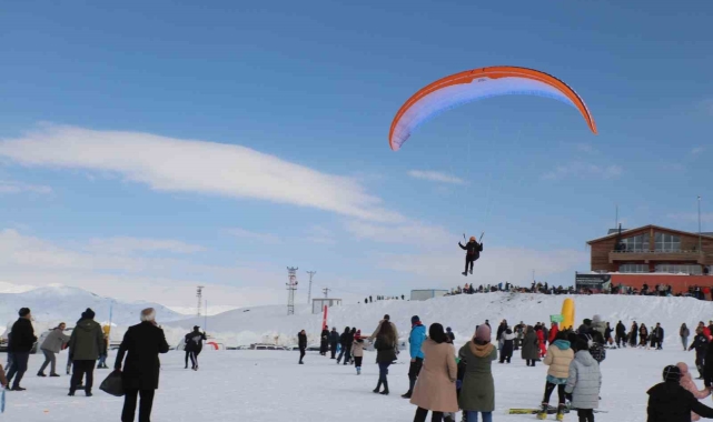 Hakkari'de kar festivali coşkusu