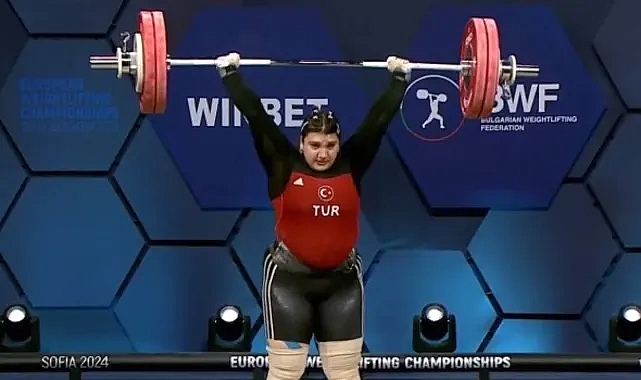 Halterde Fatma Çevik bronz madalya kazandı