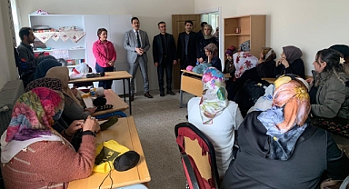 Hamur’da kadınlar gelirlerini Aile Destek Merkezi'nde üreterek kazanıyor