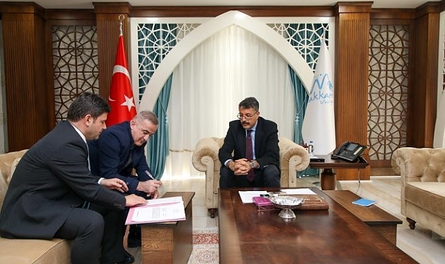 Hayırsever iş adamı iki arsasını okul yapımı için bağışladı
