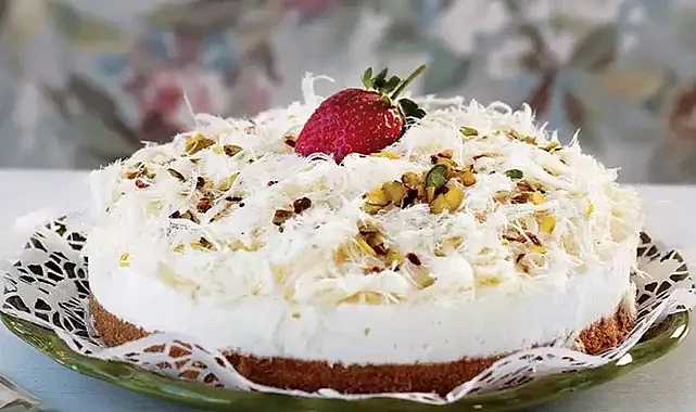 Herkesin konuştuğu tatlı: Üç katlı Pişmaniyeli Brownie Cheesecake tarifi