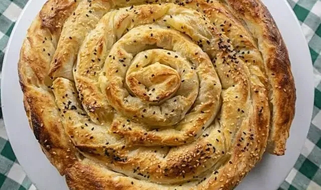 Herkesin yapabileceği kadar kolay: Çıtır çıtır Pırasalı Börek tarifi