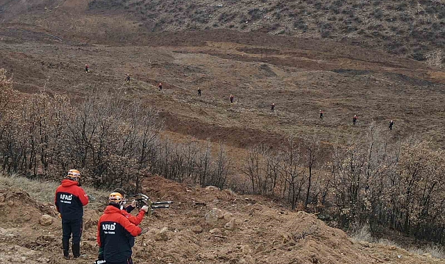 İliç&#039;te toprak altında kalan 9 işçiyi arama çalışmaları dron ile görüntülendi