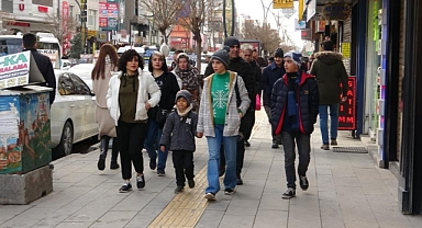 İranlı turistler 4 günlük tatilde Van'a akın etti