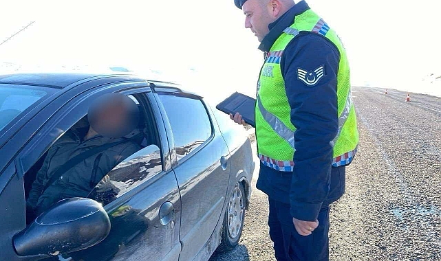 Jandarma ekipleri  çalışmaları ile Van'da 83 araç trafikten men edildi