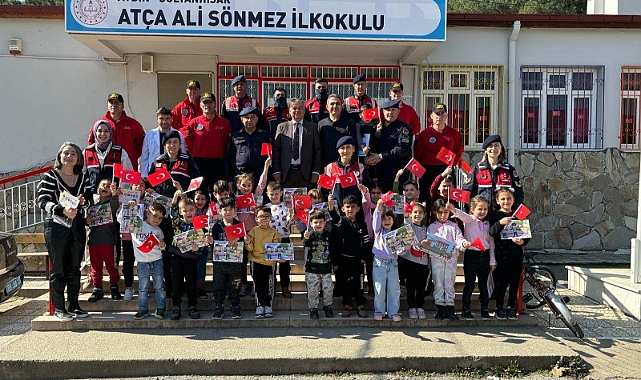 Jandarma ekipleri öğrencileri depreme karşı bilgilendirdi