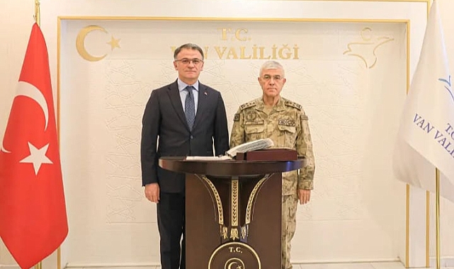 Jandarma Genel Komutanı Orgeneral Sn. Arif Çetin, Vali Balcı'yı makamında ziyaret etti.