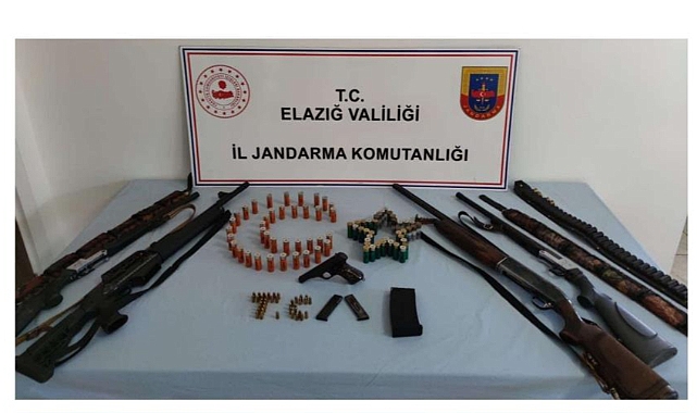 Jandarma kaçakçılara geçit vermiyor: 7 adet ruhsatsız silah ele geçirildi