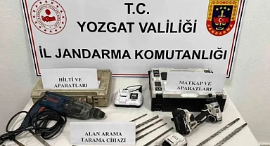 Kaçak kazı yapan 4 kişiye suçüstü